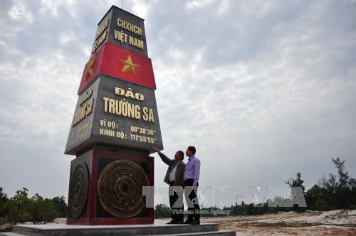 Cột mốc chủ quyền Trường Sa trên 'mảnh đất thép'
